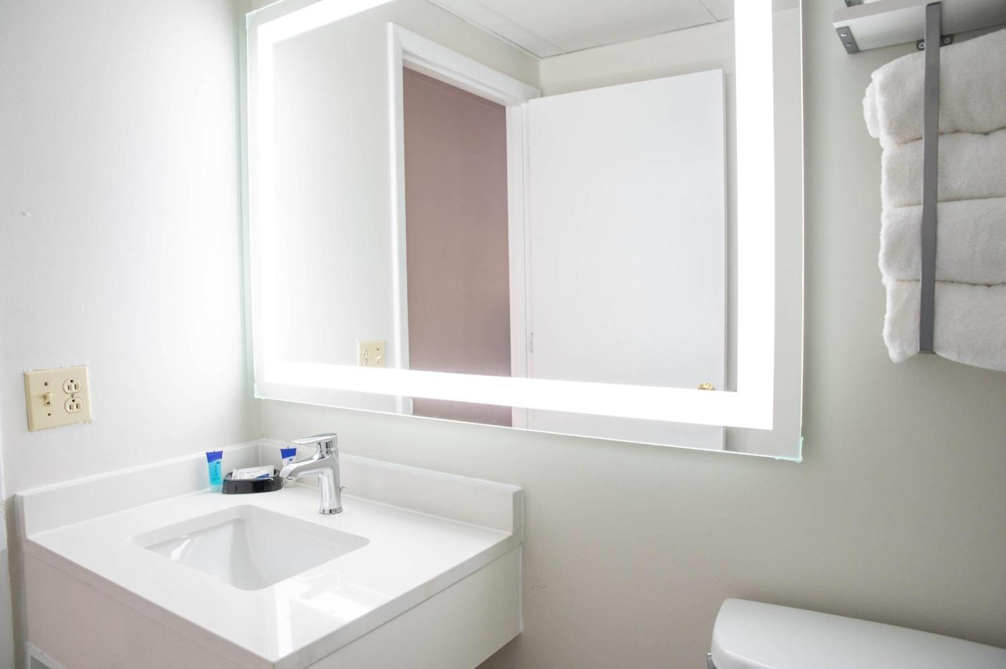 Heritage House Inn On Cape Cod Hyannis Bagian luar foto